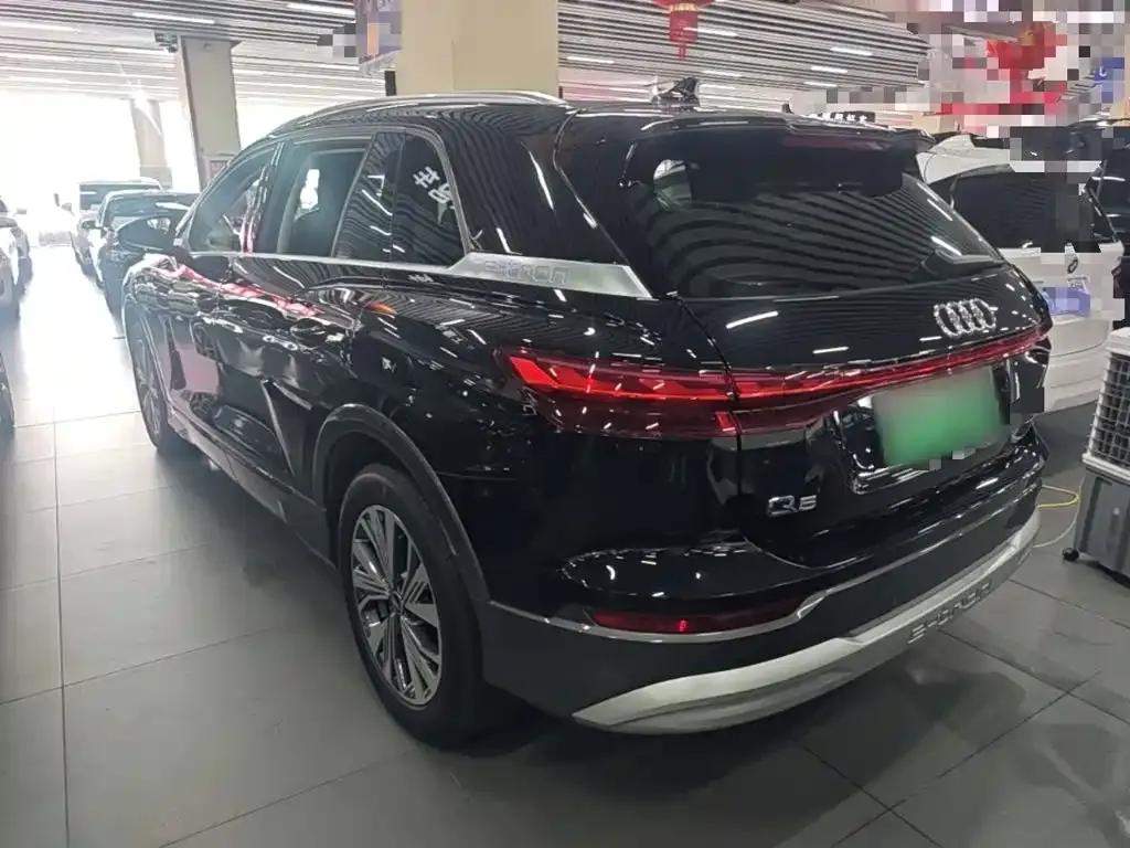 Audi Q5 e-tron — фото 10