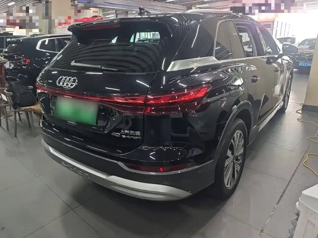 Audi Q5 e-tron — фото 8