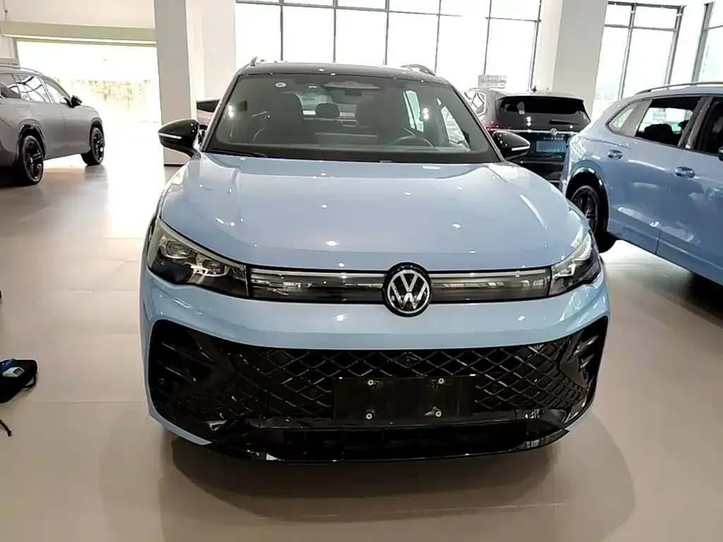 Volkswagen Tiguan L — фото 8