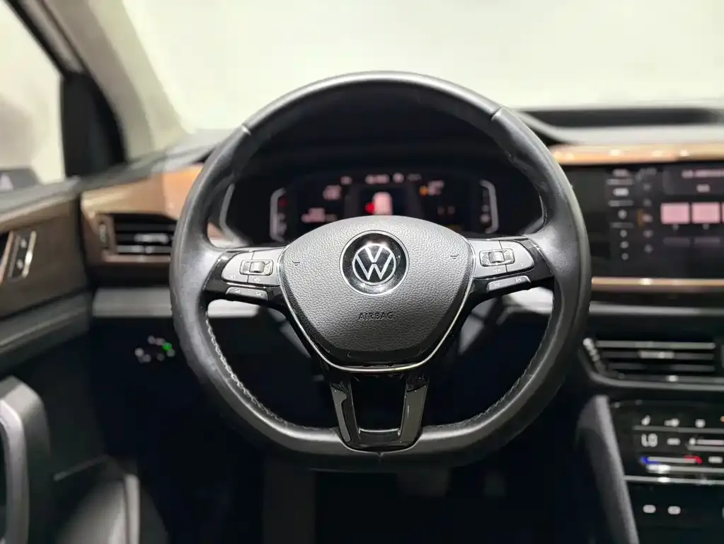 Volkswagen Tharu — фото 3