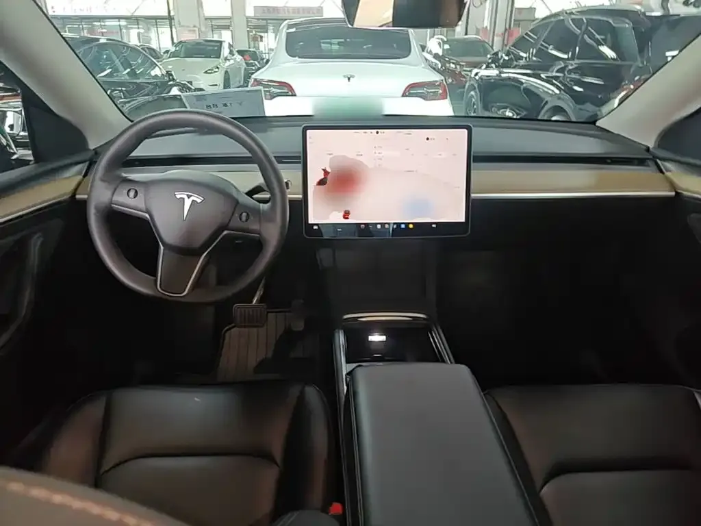 Tesla Model Y — фото 3