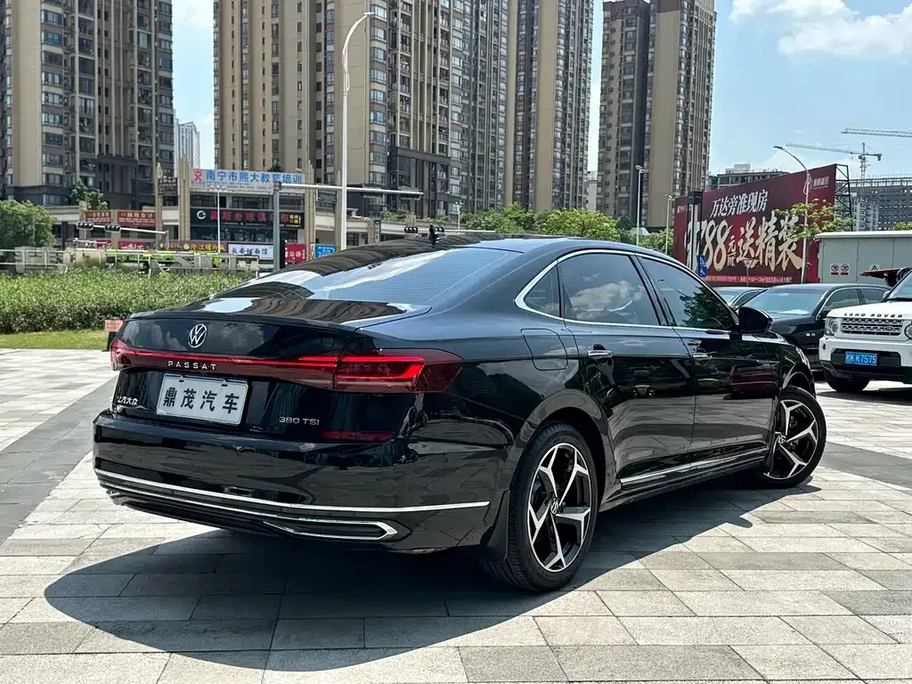 Volkswagen Passat — фото 6