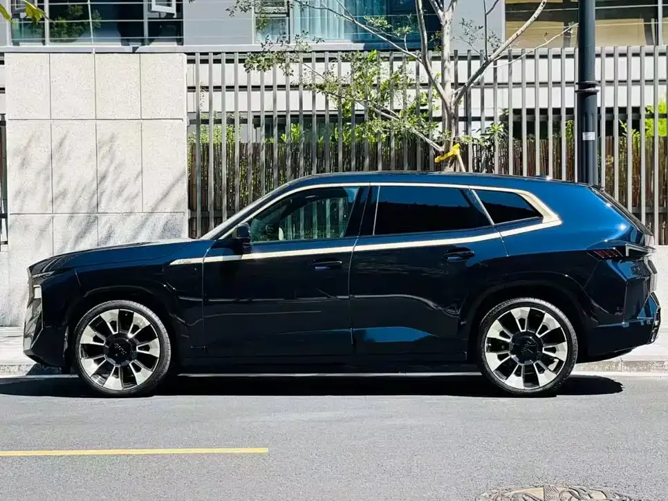 BMW XM — фото 8