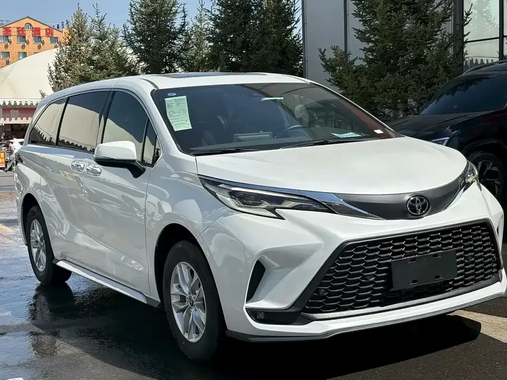 Toyota Granvia — фото 1