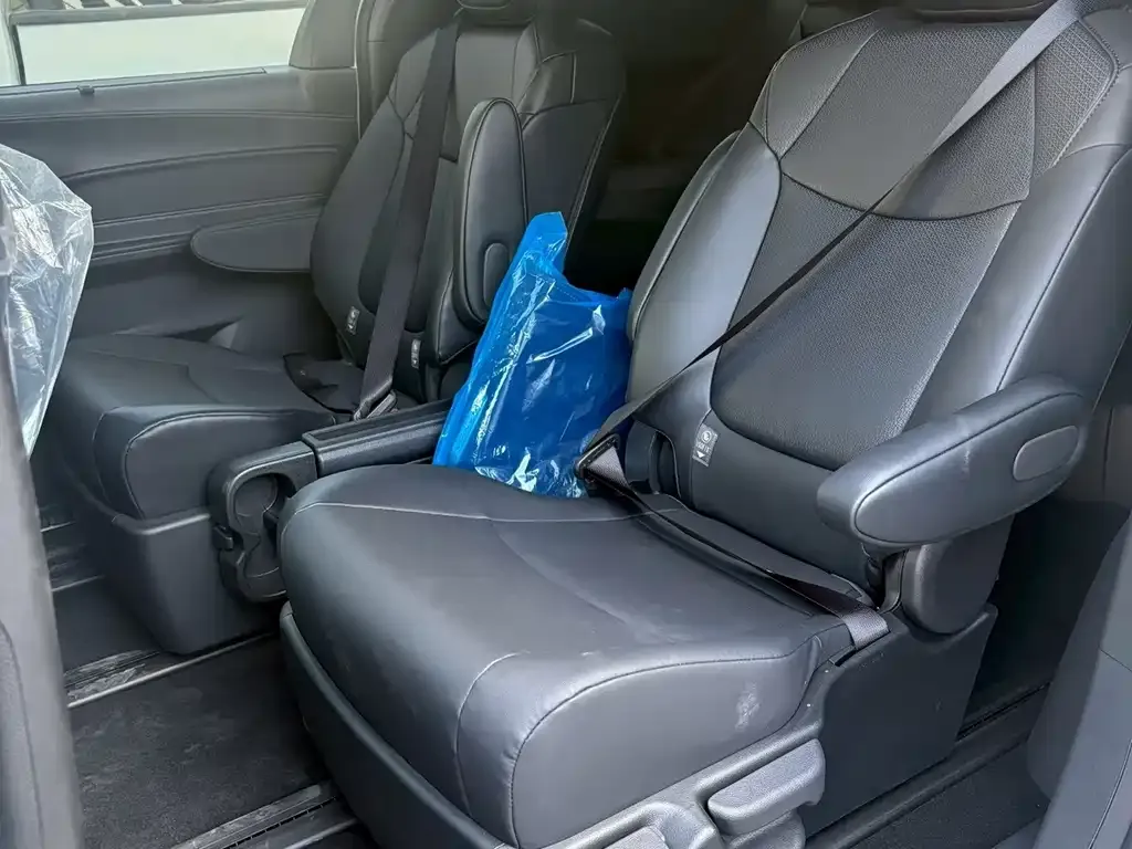 Toyota Granvia — фото 6