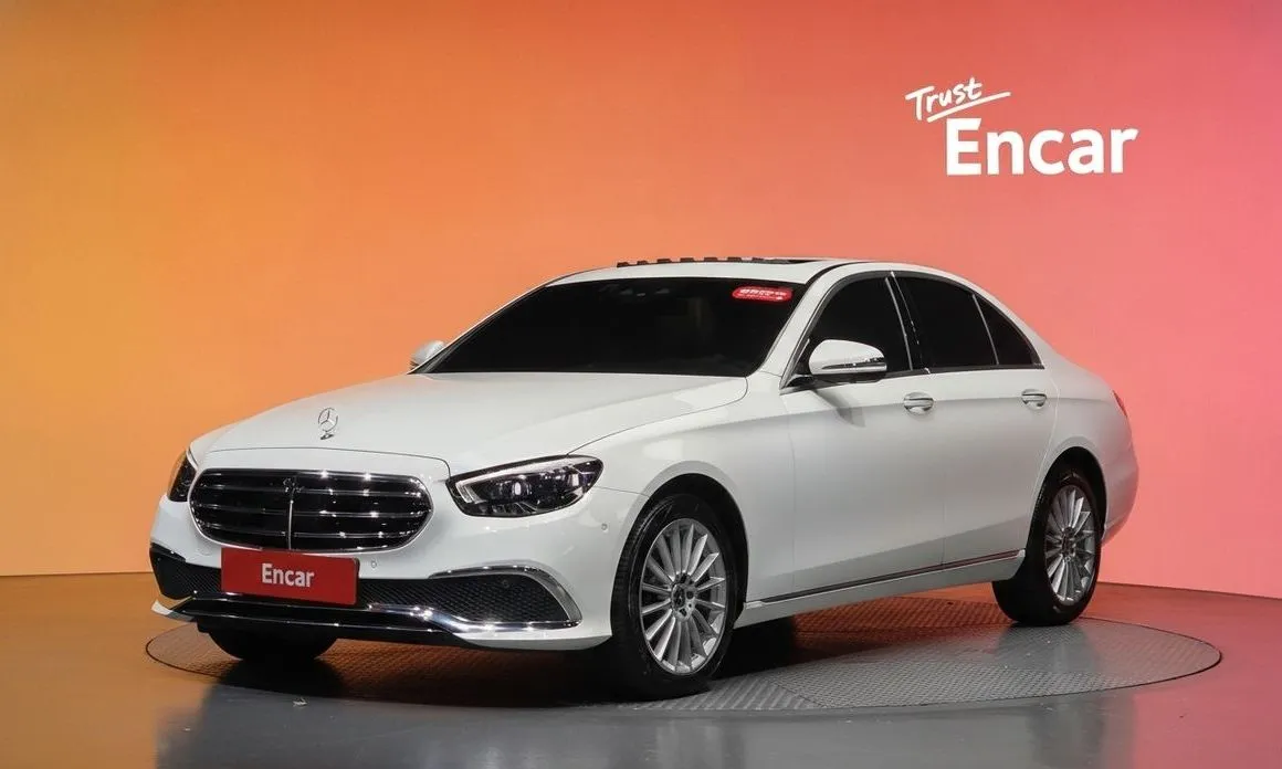 Mercedes-Benz E-Class — фото 1