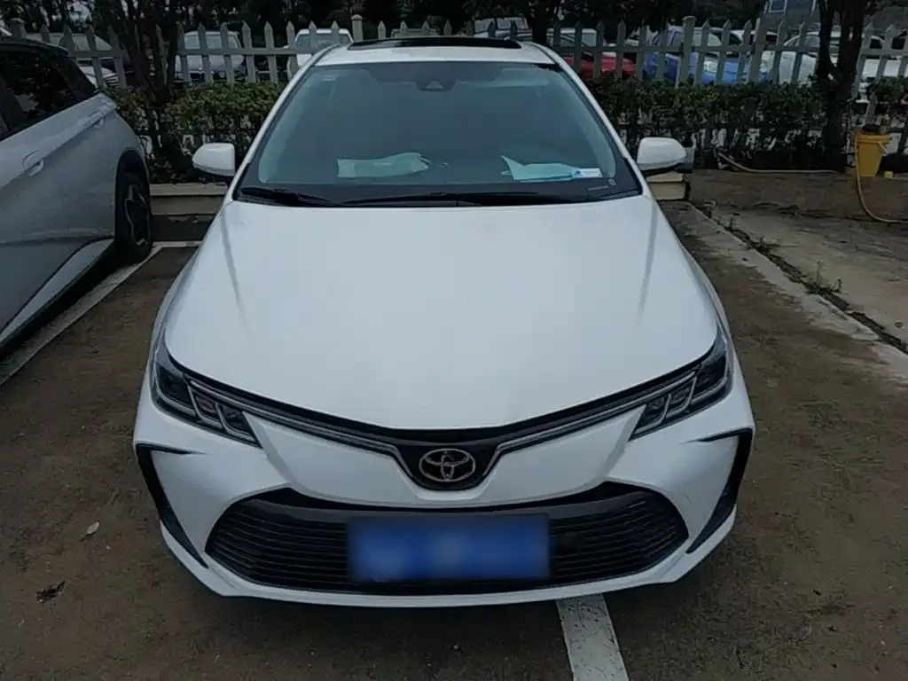 Toyota Corolla — фото 5