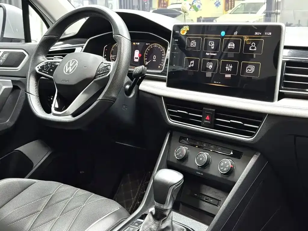 Volkswagen Tiguan L — фото 7