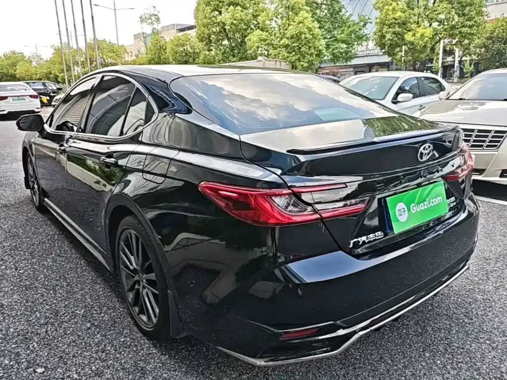 Toyota Camry — фото 5