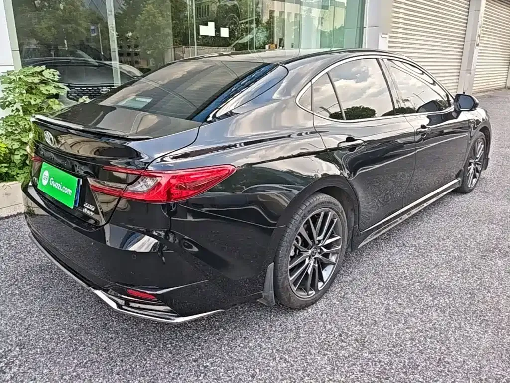 Toyota Camry — фото 10