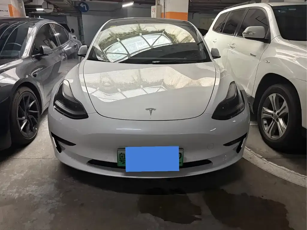 Tesla Model 3 — фото 1