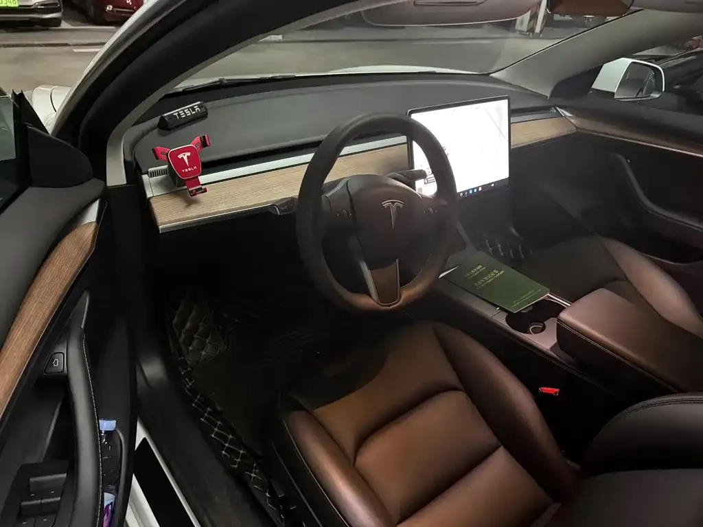 Tesla Model 3 — фото 4