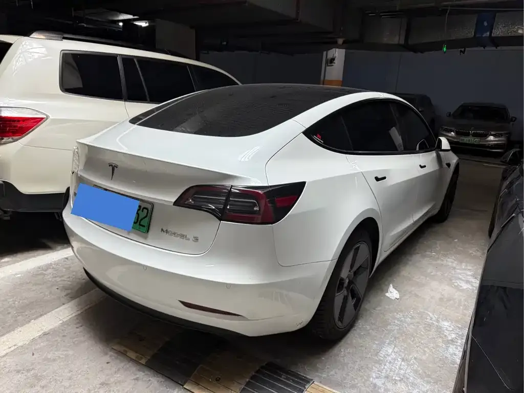 Tesla Model 3 — фото 3