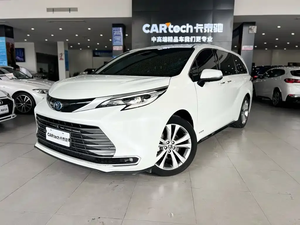 Toyota Sienna — фото 1