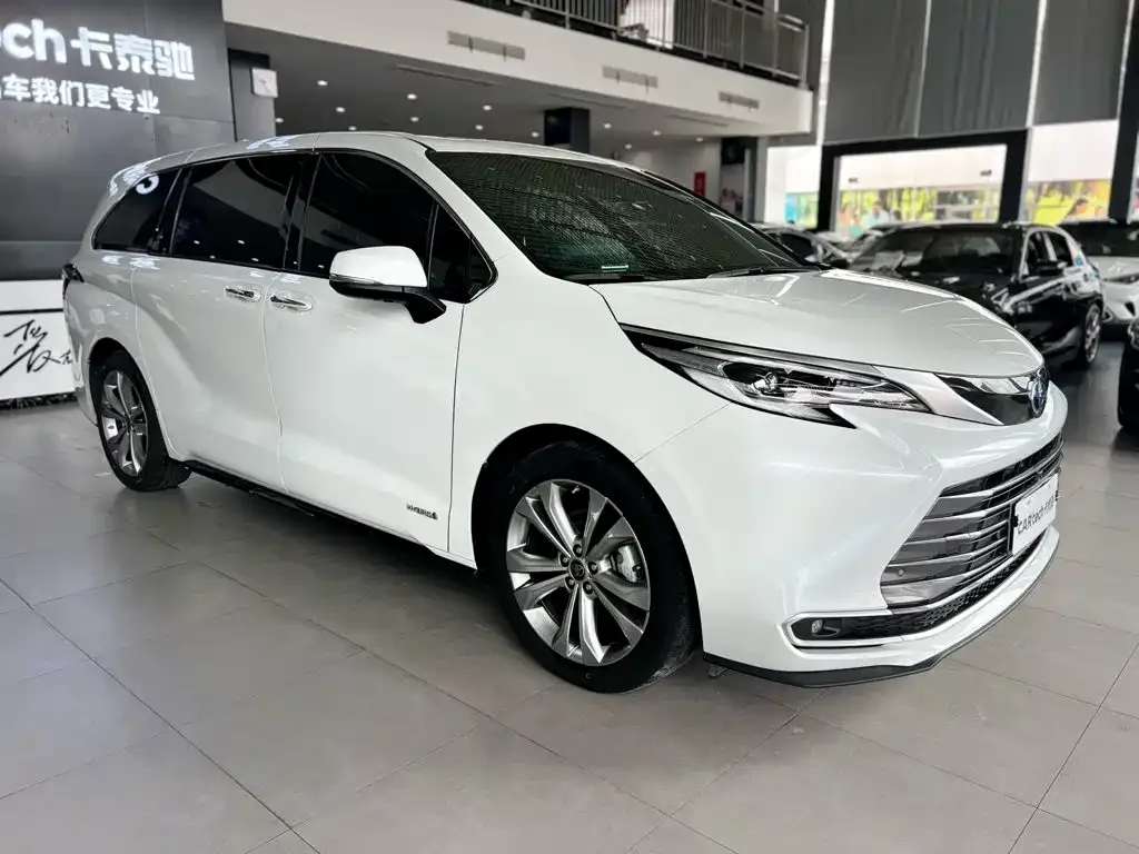 Toyota Sienna — фото 10
