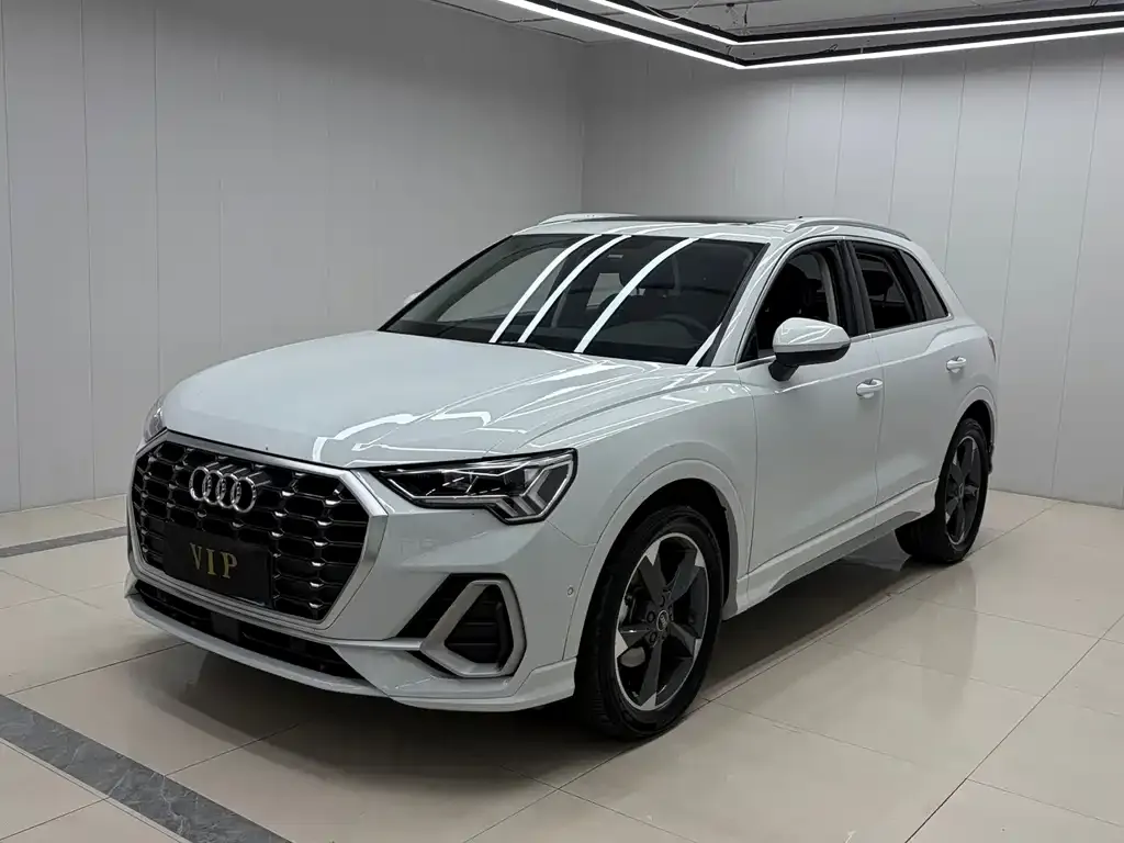 Audi Q3 — фото 1