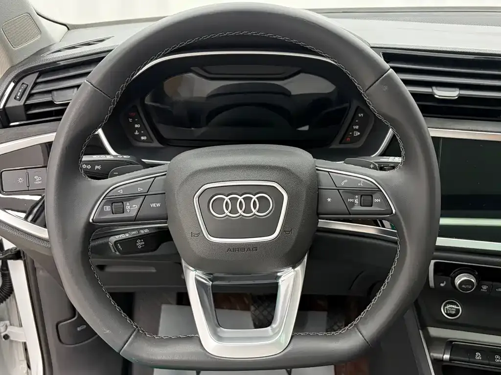 Audi Q3 — фото 4