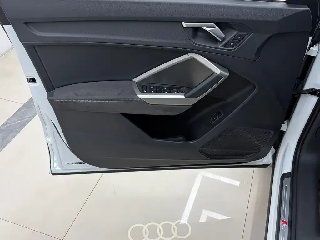 Audi Q3 — фото 10