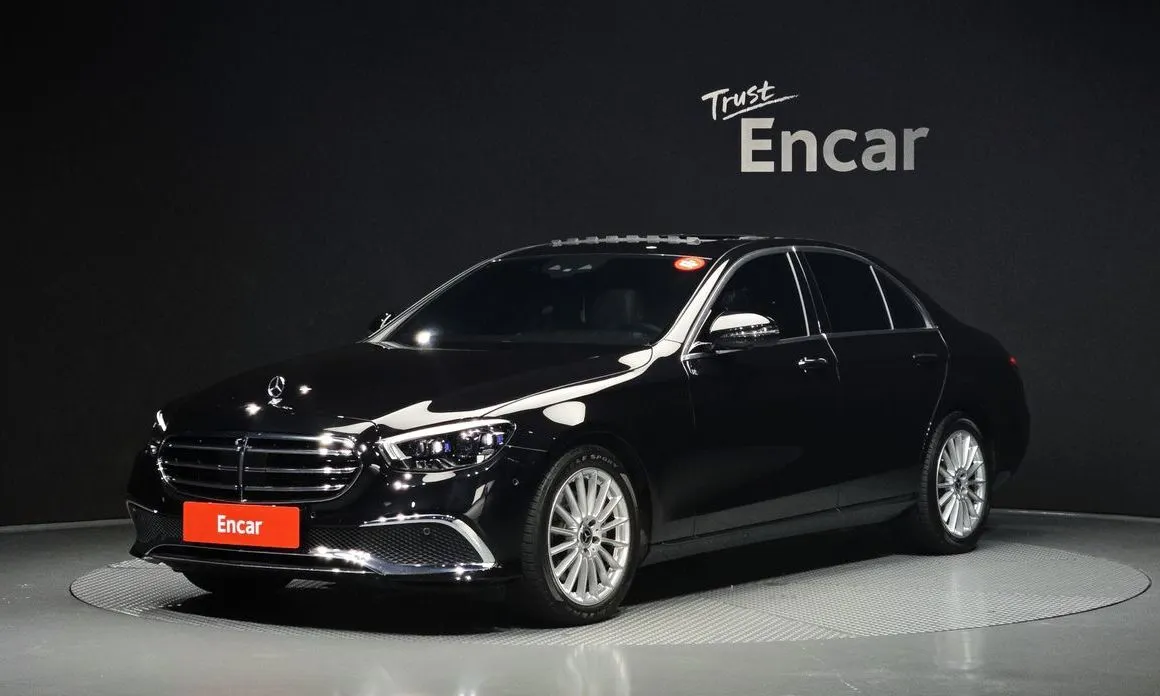 Mercedes-Benz E-Class — фото 1