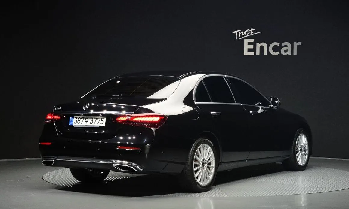 Mercedes-Benz E-Class — фото 2