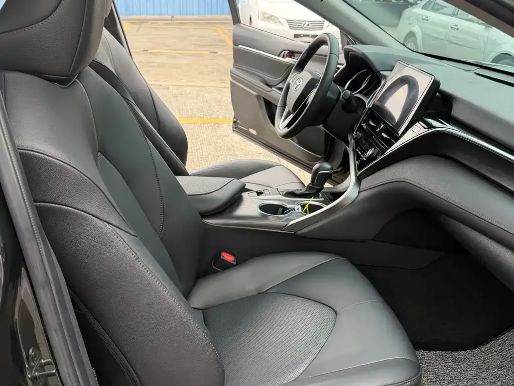 Toyota Camry — фото 10