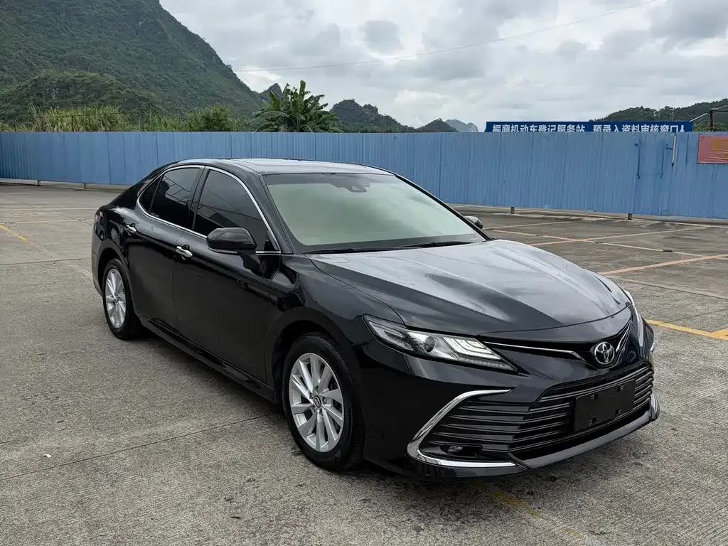 Toyota Camry — фото 3