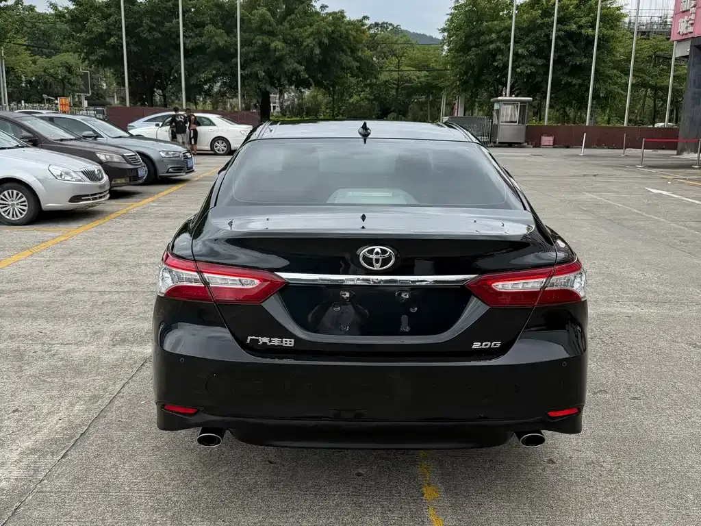 Toyota Camry — фото 7