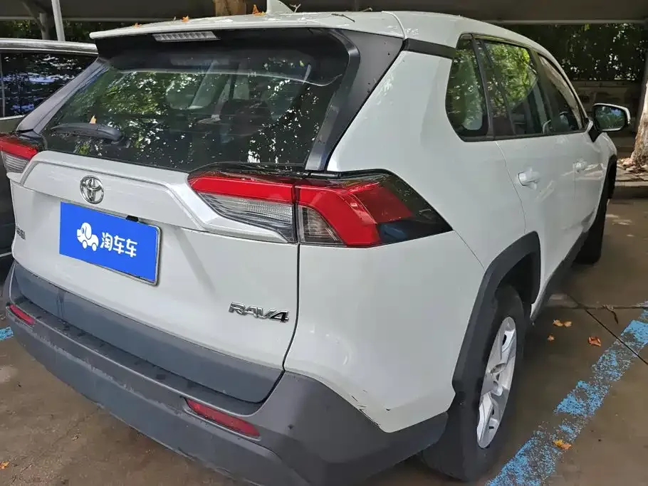 Toyota RAV4 — фото 3