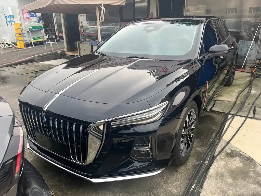 Hongqi H5 — фото 1