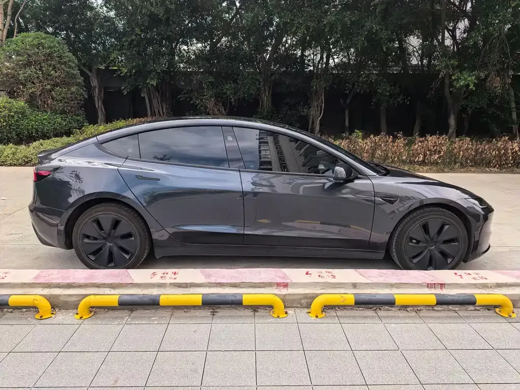 Tesla Model 3 — фото 6