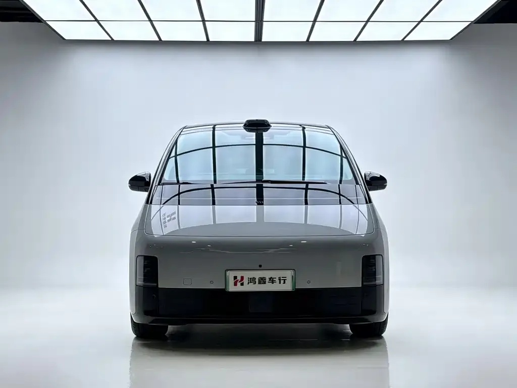 Li Auto MEGA — фото 7