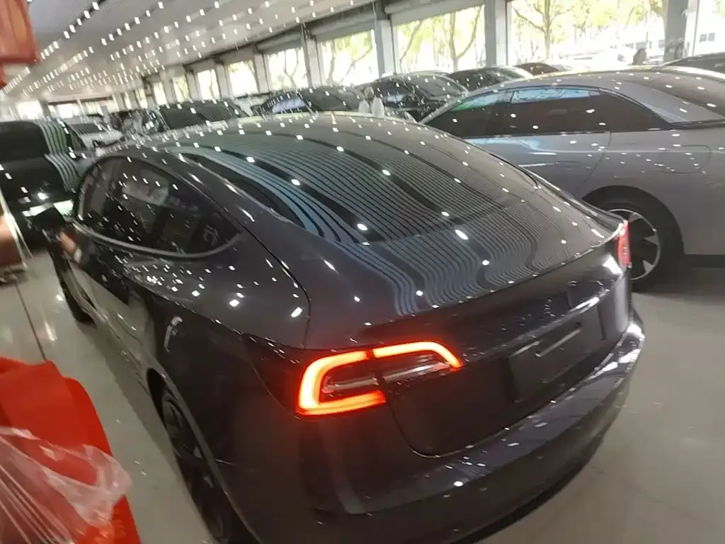 Tesla Model 3 — фото 3