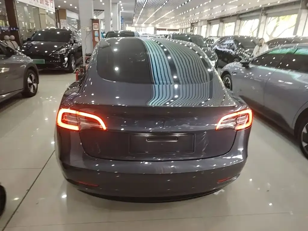 Tesla Model 3 — фото 2