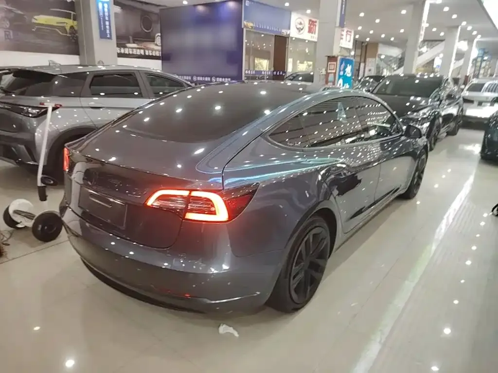 Tesla Model 3 — фото 10