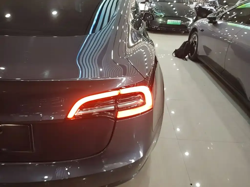Tesla Model 3 — фото 7