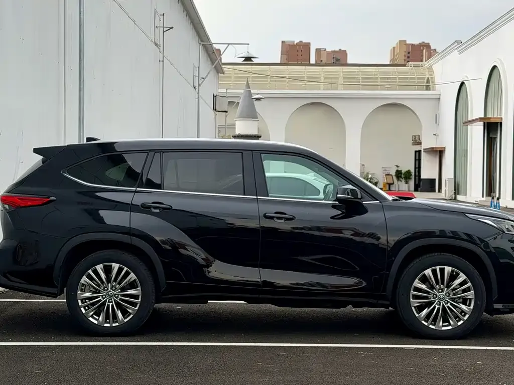 Toyota Highlander — фото 4