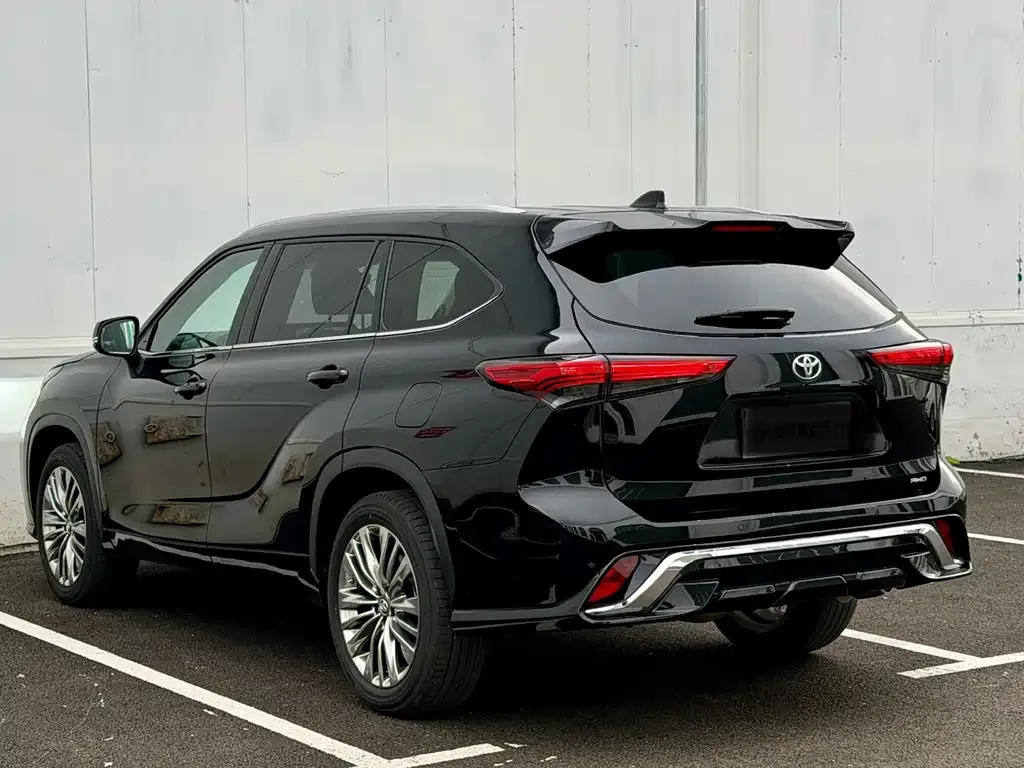 Toyota Highlander — фото 9