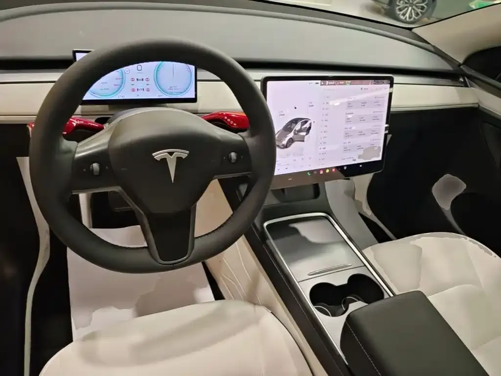 Tesla Model Y — фото 8