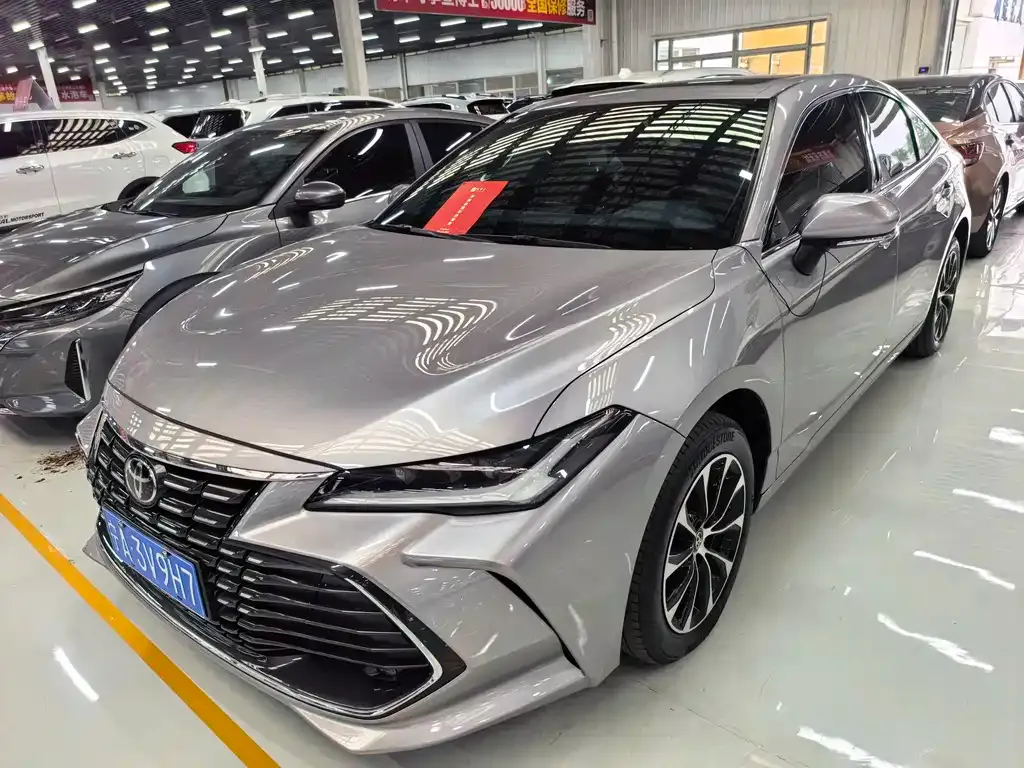 Toyota Avalon — фото 1