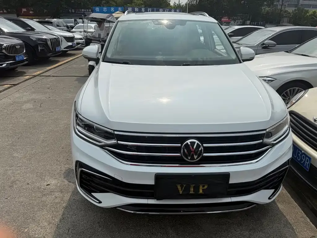 Volkswagen Tiguan L — фото 4