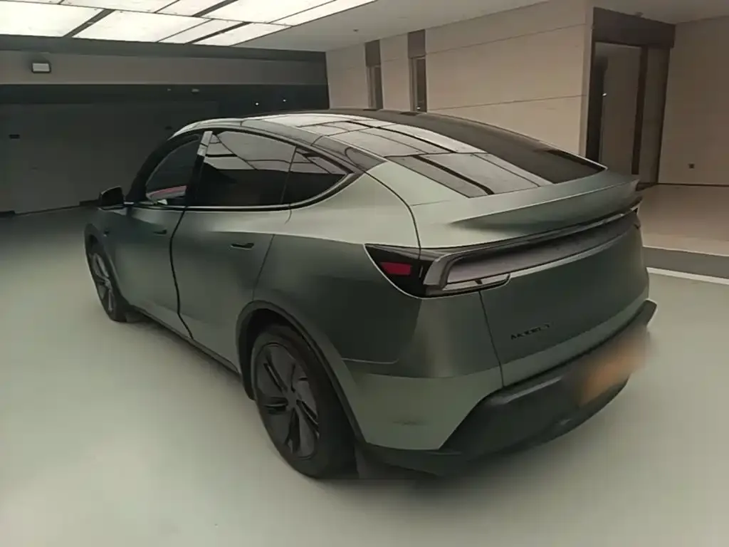 Tesla Model Y — фото 10