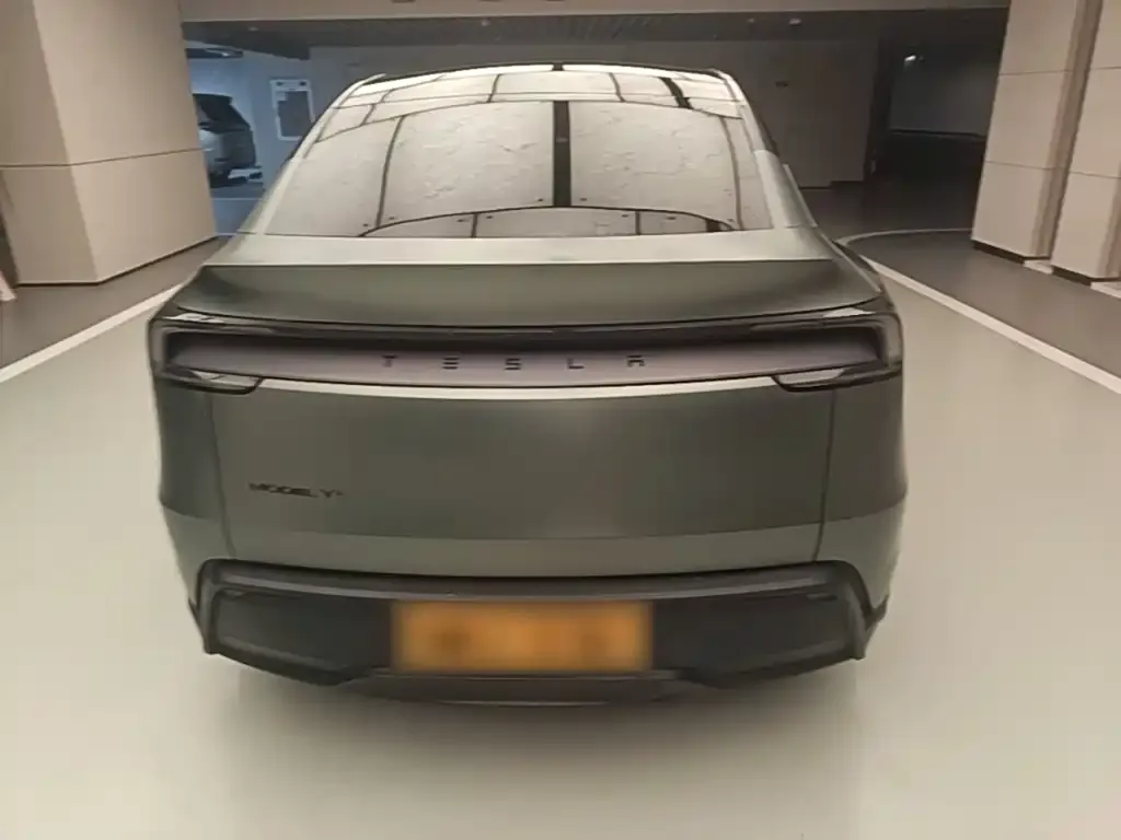 Tesla Model Y — фото 7