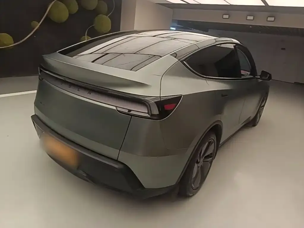 Tesla Model Y — фото 8