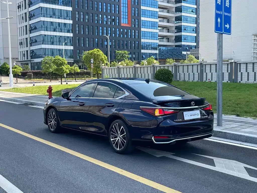 Lexus ES — фото 9
