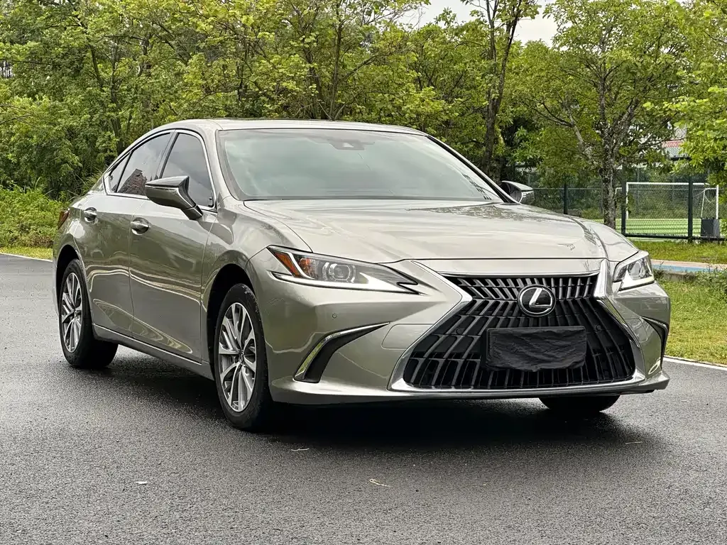 Lexus ES — фото 8