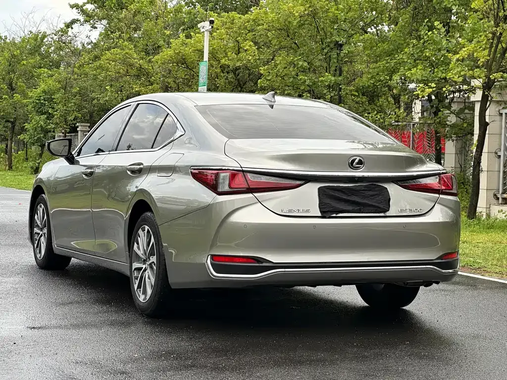 Lexus ES — фото 10