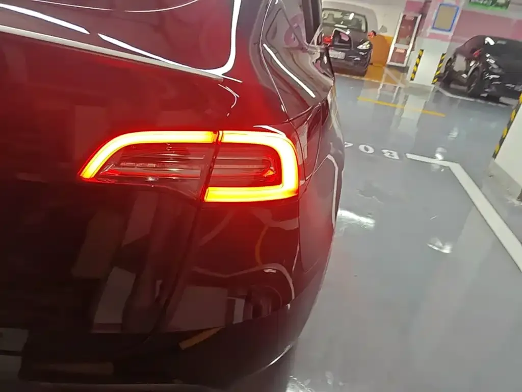 Tesla Model Y — фото 5
