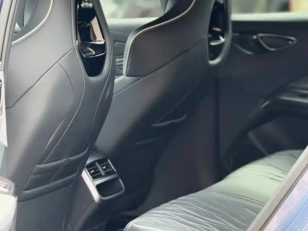 BYD Seal — фото 2