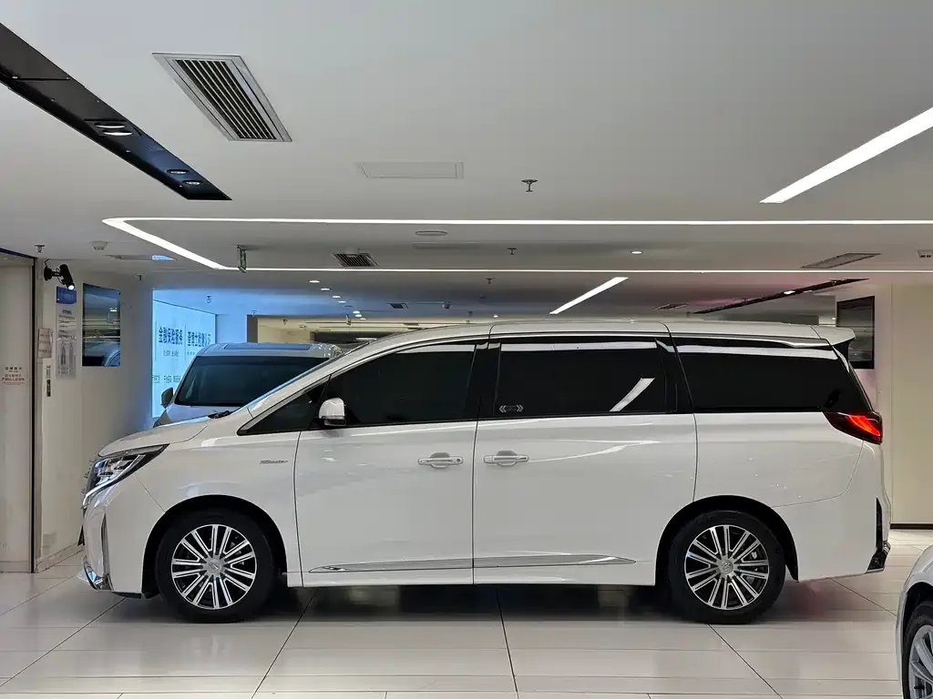 GAC Motor Trumpchi M8 — фото 3