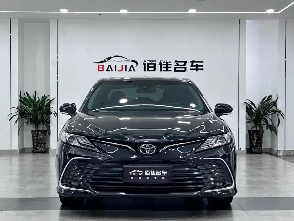 Toyota Camry — фото 4